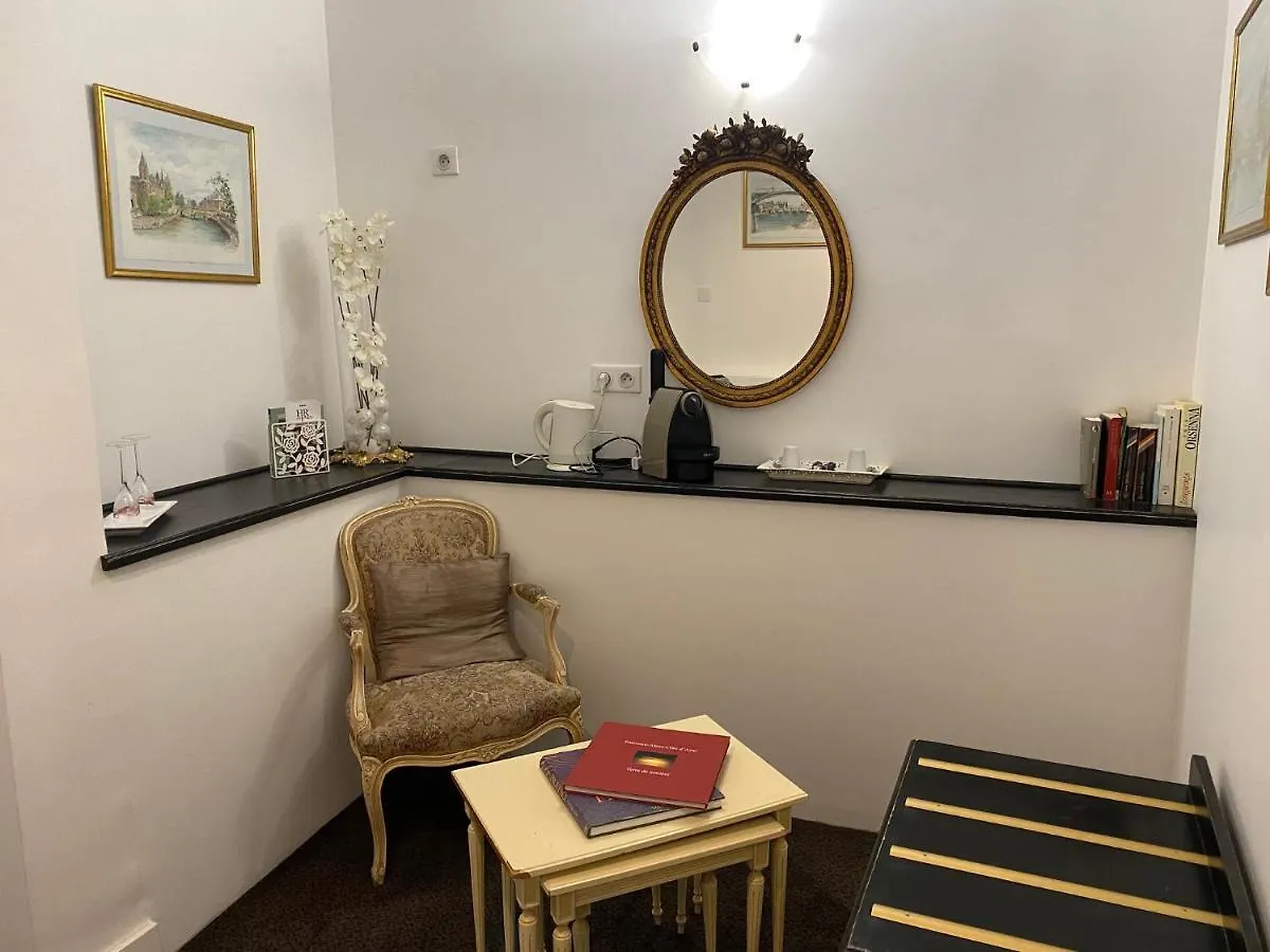 Hotel Restaurant Du Parc En Bord De Riviere Фонтен-де-Воклюз