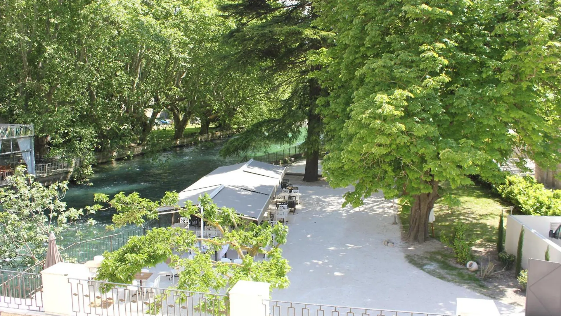 Hotel Restaurant Du Parc En Bord De Riviere Fontaine-de-Vaucluse 3*,