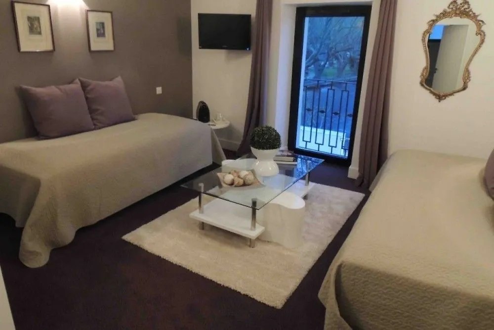 Hotel Restaurant Du Parc En Bord De Riviere Фонтен-де-Воклюз