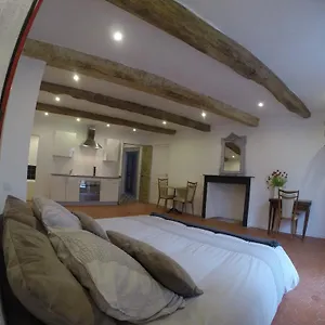 3* לינה וארוחת בוקר Maison Carles