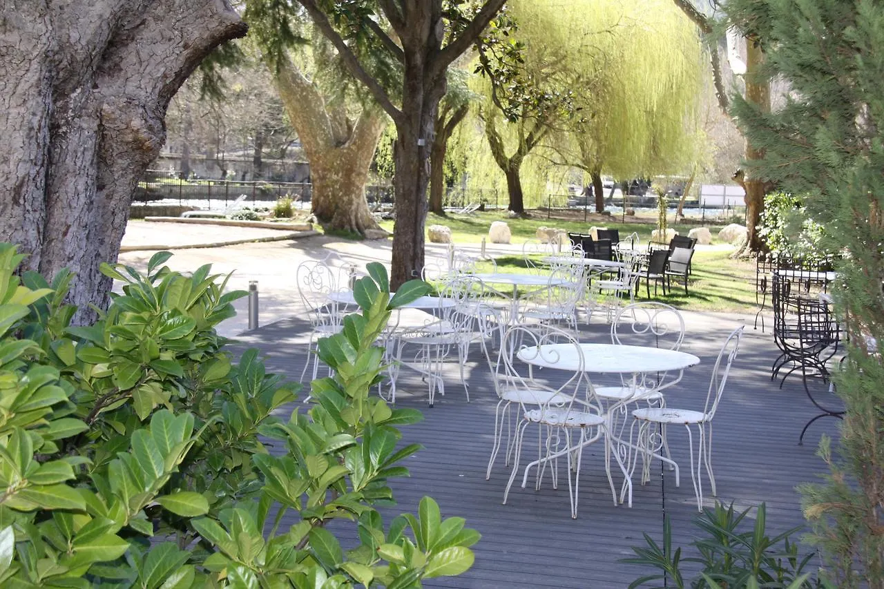 Hotel Restaurant Du Parc En Bord De Riviere Fontaine-de-Vaucluse