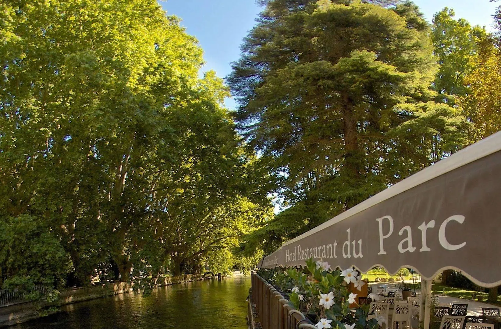 Hotel Restaurant Du Parc En Bord De Riviere Fontaine-de-Vaucluse